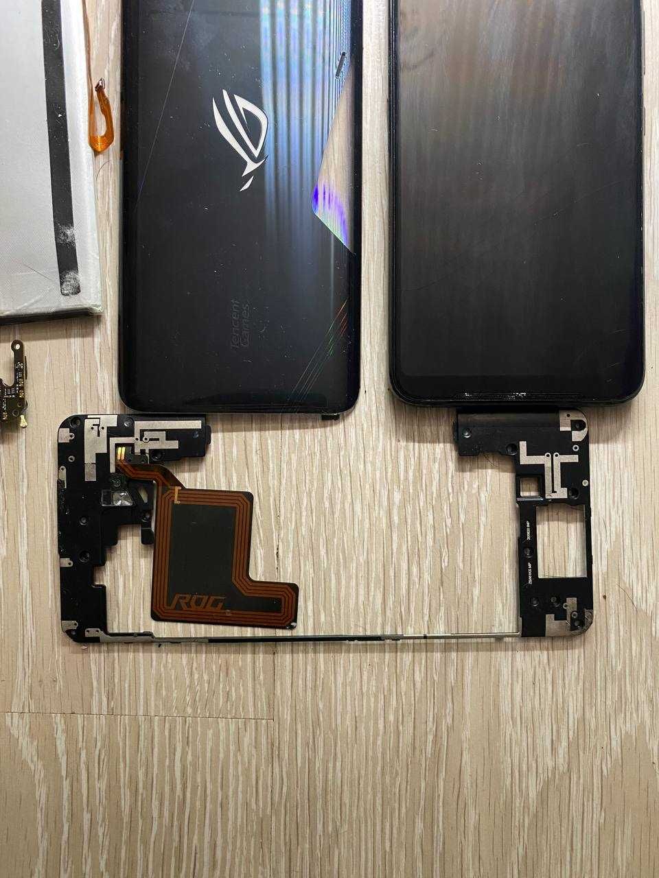 Телефон Смартфон Asus ROG Phone 3 12/128GB Black