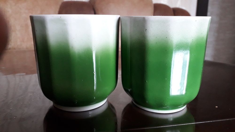 Чашки вместительные,  удобные.