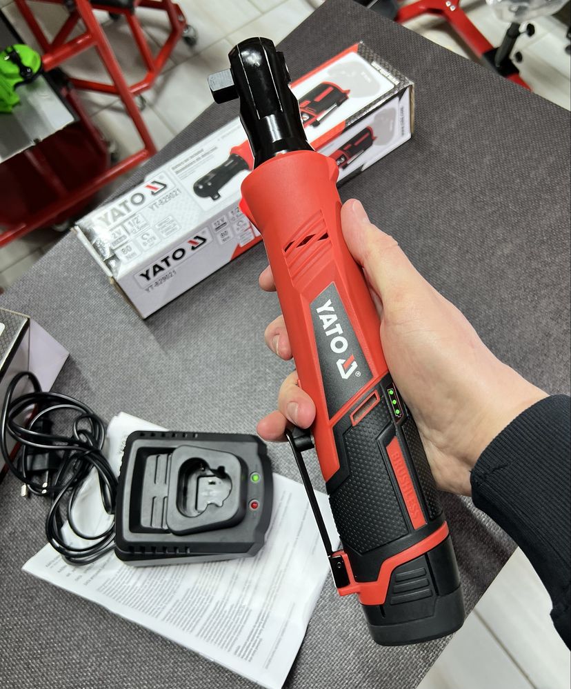 Трещотка аккумуляторная Безщеточная Yato YT-829021 На 80 Нм Комплект