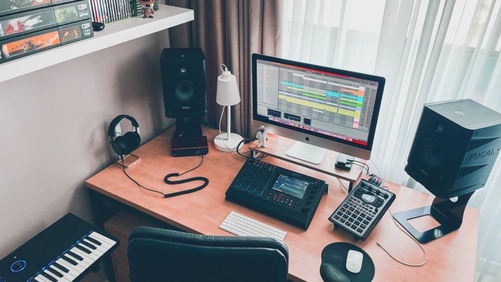 Стійки  настільні під акустику /студійни моніторы /jbl