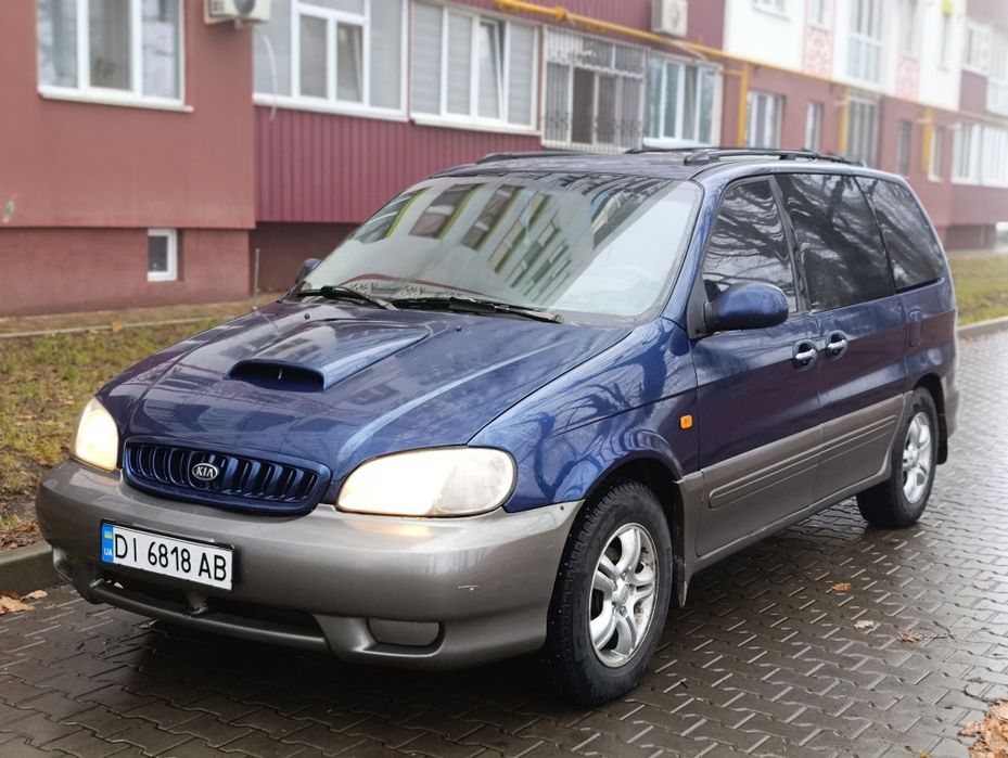 У продажу Kia Carnival
