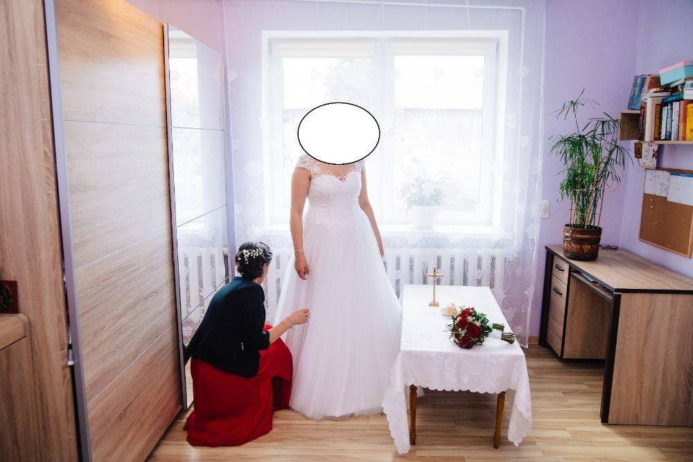 Suknia ślubna ładnie leżaca