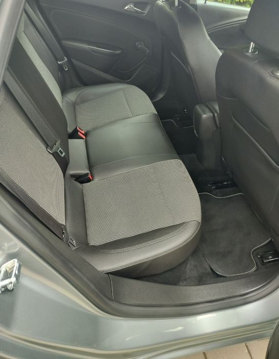 Opel Astra 1.4 sedan manual Xenon bezwypadkowy