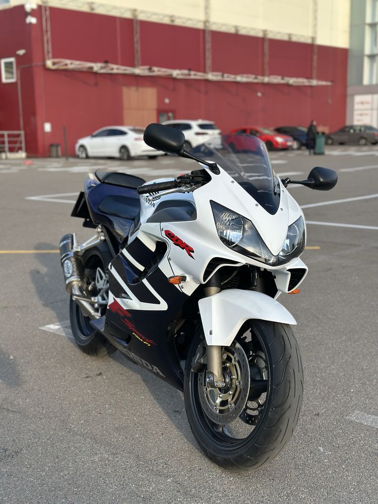 Мотоцикл Спортбайк Honda CBR 600F4i 2003