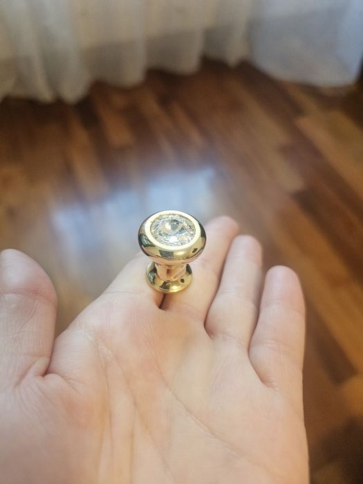 10 puxadores de móveis. Novos. Nunca foi usados. Cada um 3 euros.