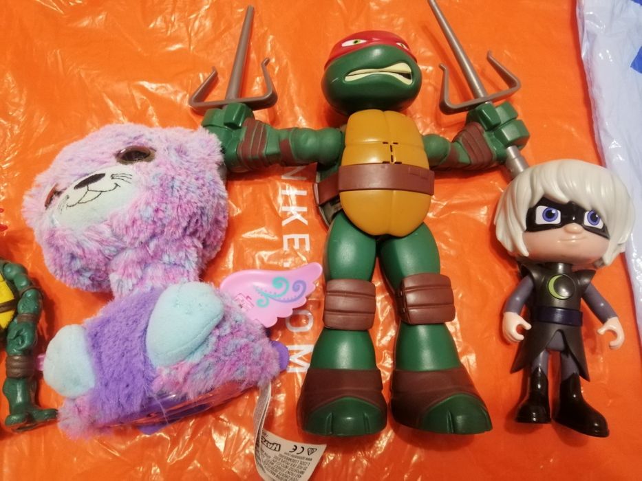 Интерактивная игрушка Hatchimals. Фигурка Funko POP! Герои в масках.