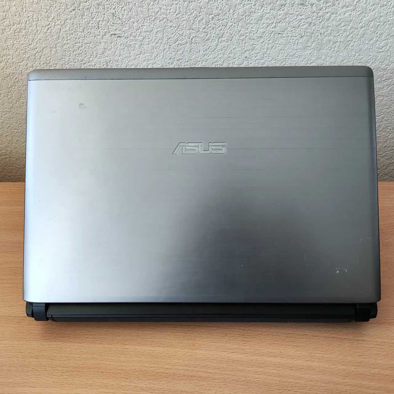 Бюджетний Asus U32U 13.3” AMD E-450/4Gb DDR3/320Gb HDD/AMD HD6320
