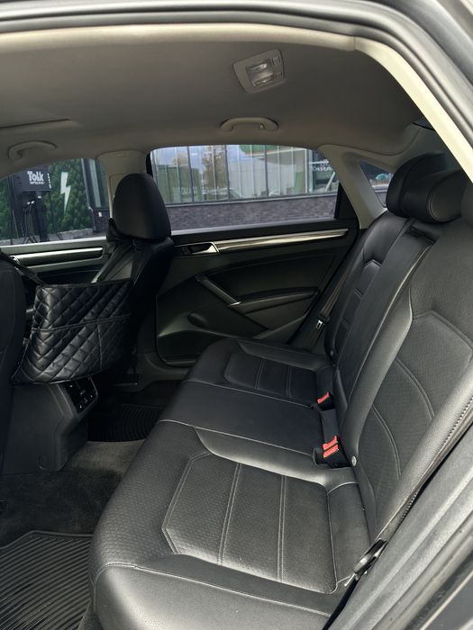 Volkswagen Passat B8 SE 2015 poky • 1.8 TSI • Автомат