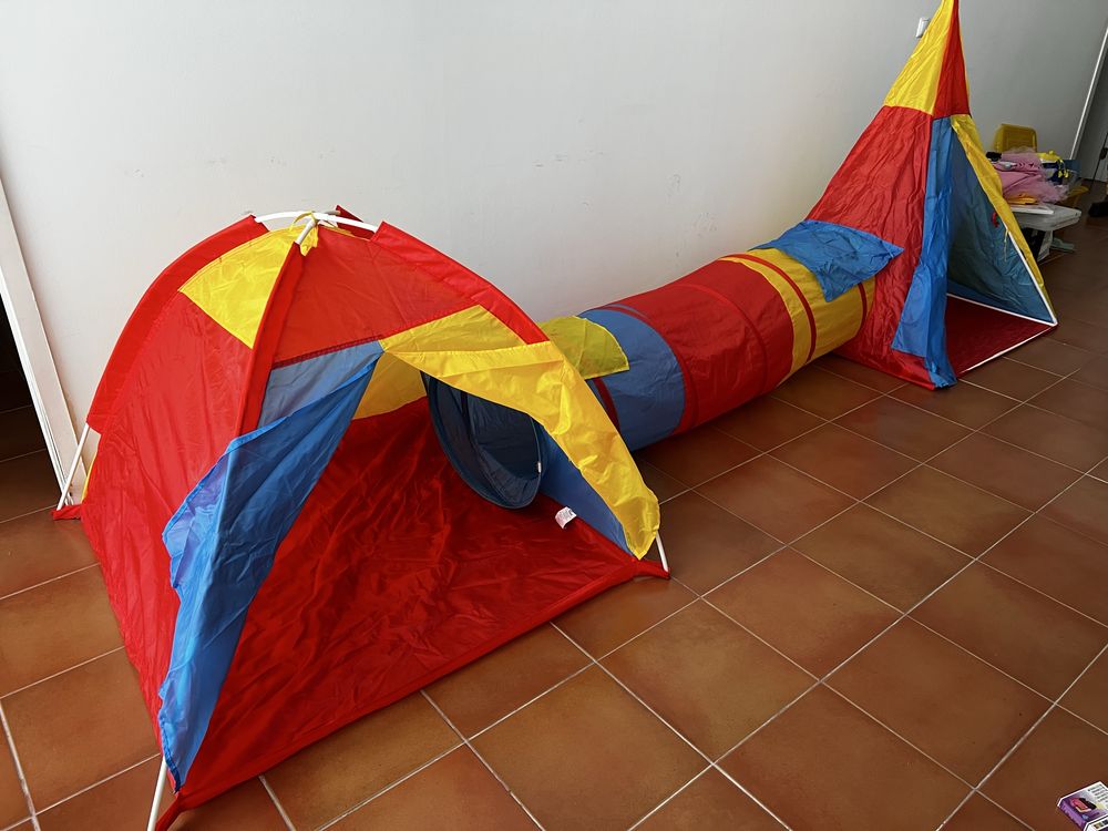 Tendas tipi (2) + túneis (2)