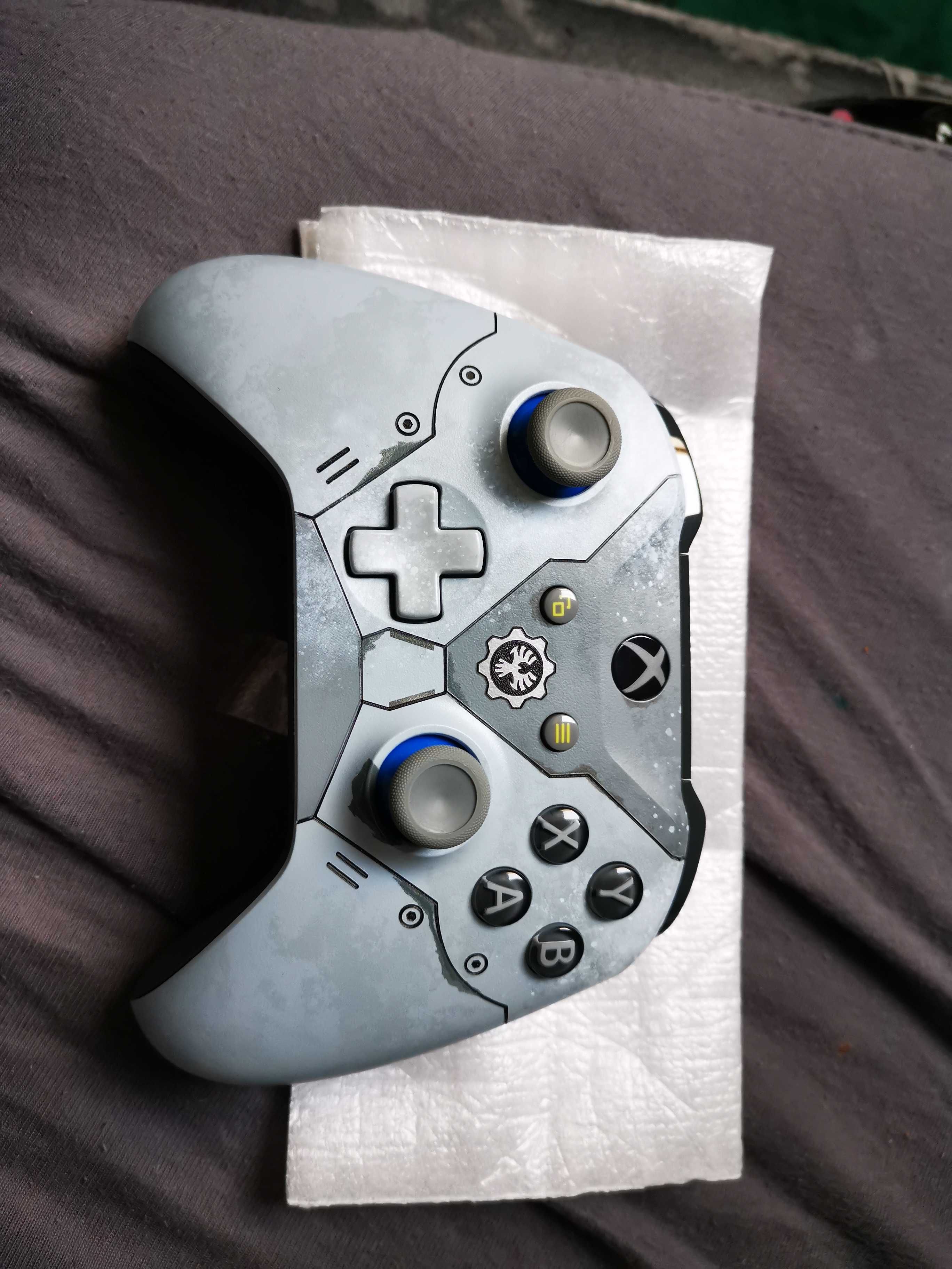 Konsola Xbox One X 1TB Limitowany Gears 5 Komplet Okazja Prawie Nowy