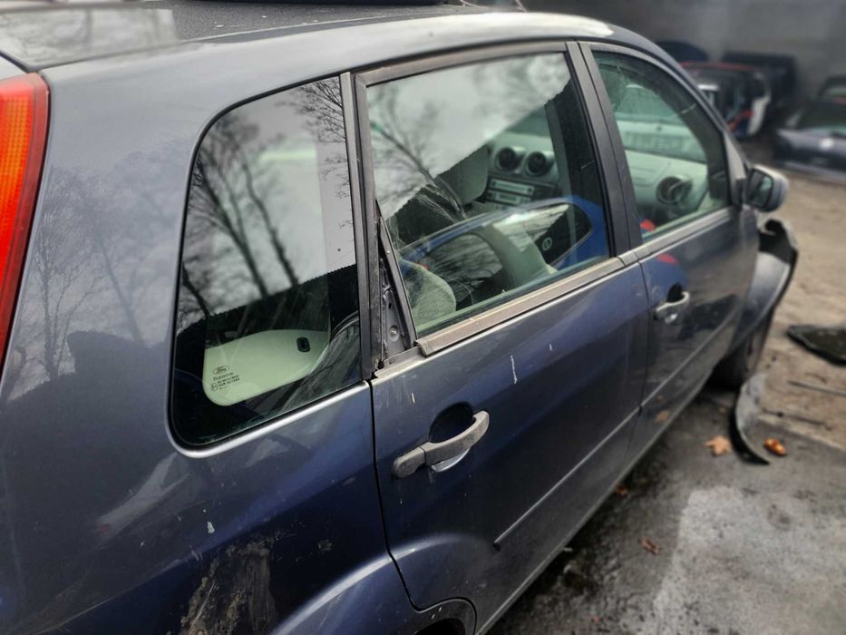 Szyba boczna Ford Fiesta mk6