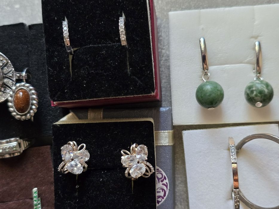 Сережки срібло золоті пластини зелені камні