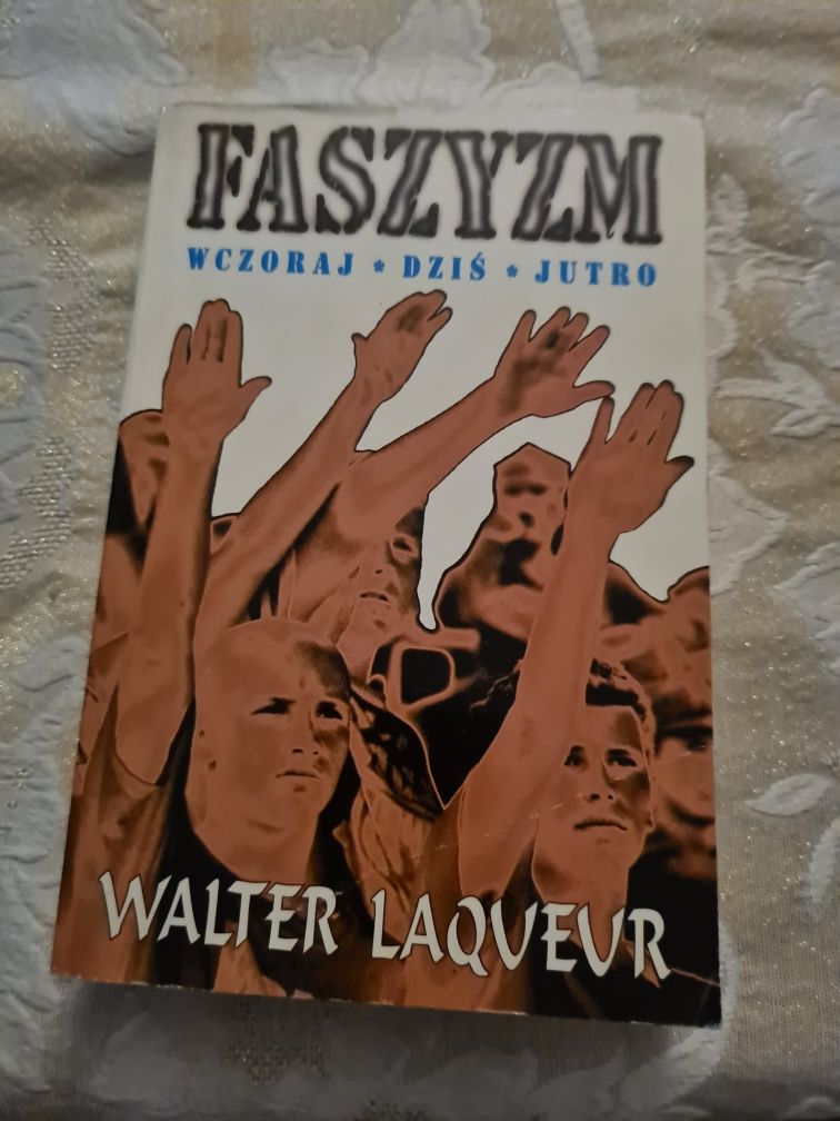 Sprzedam książkę Walter Laqueur Faszyzm wczoraj-dzis-jutro