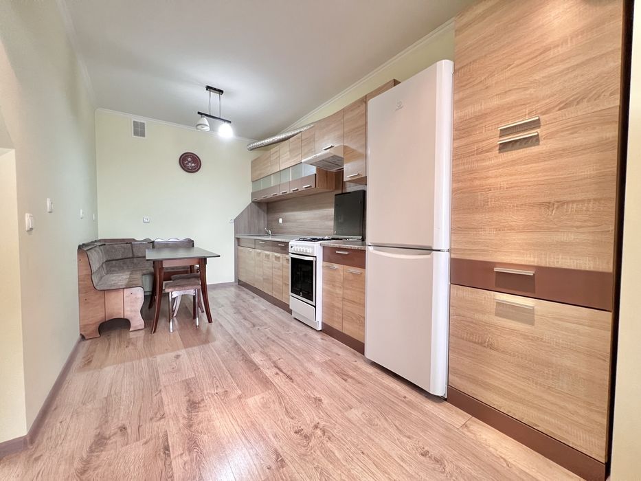 Квартира кухня/ студіо і спальня на Дружбі