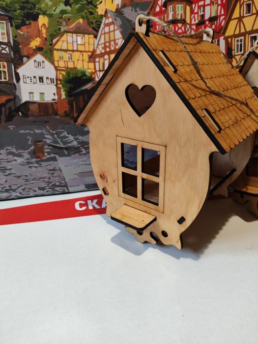 Годівничка для птахів з дерева