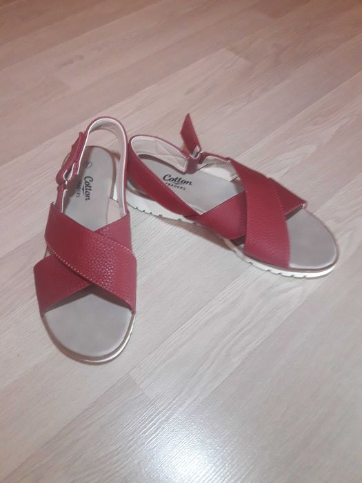 Босоніжки фірми COTON traders розмір 39 або 7 довжина устілки 25.5 см.
