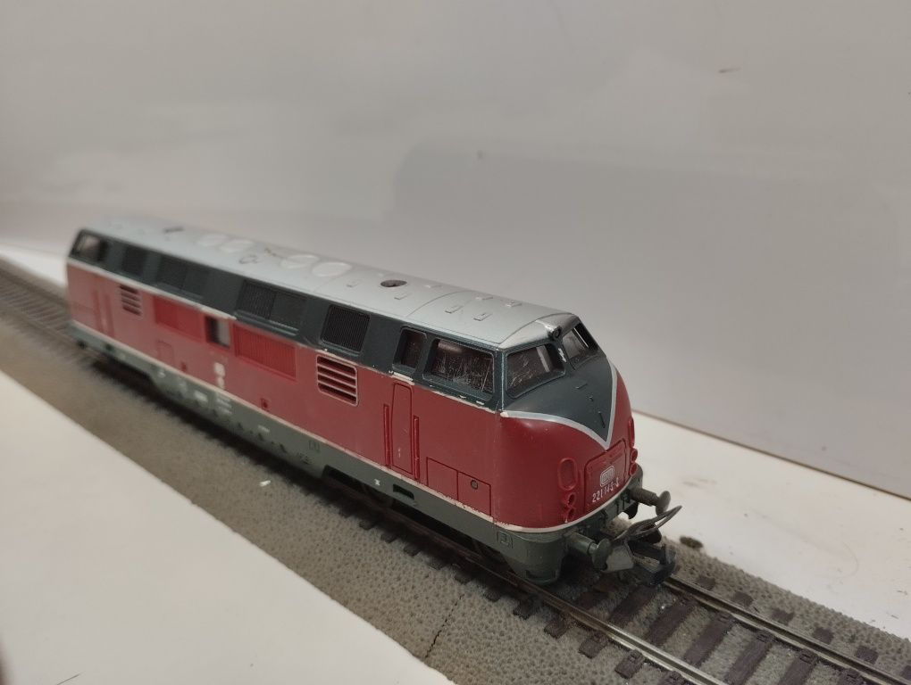 Lokomotywa spalinowa Lima BR221 skala H0 //246