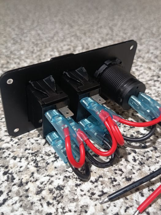 Painel de interruptores com 2 entradas USB