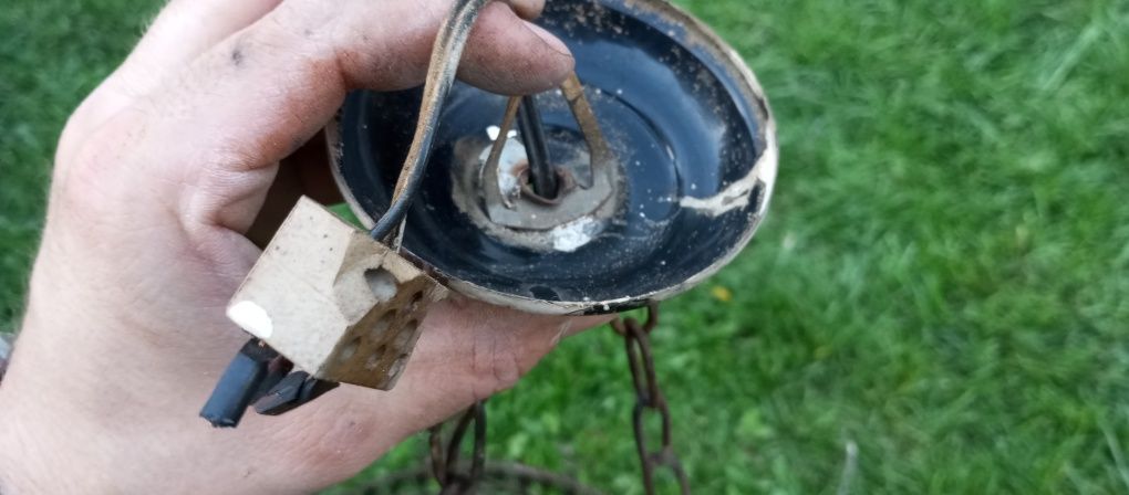Bardzo stary kuty żyrandol lampa wisząca na łańcuchu PRL loft vintage