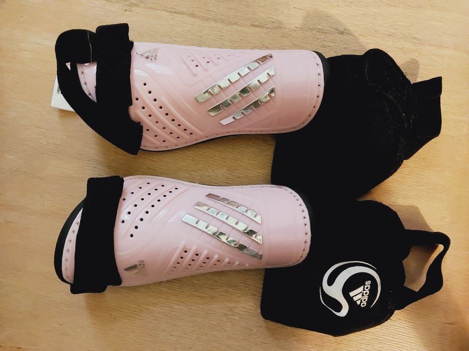 Детские футбольные щитки Adidas размер XS на рост 120 см