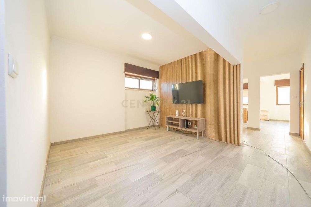 Apartamento T2  Renovado - Palmela
