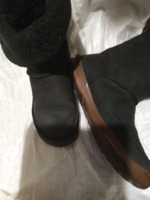 Сапожки жіночі. Розмір 27 устілка.Колір чорний в гарному стані