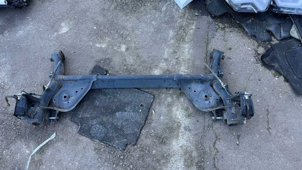 Задняя балка Nissan Juke / Leaf