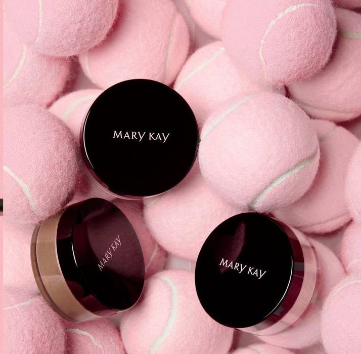 Jedwabisty Puder Wygładzający Light-to-Medium Ivory Mary Kay