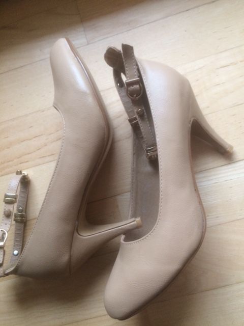 pantofle - szpilki z paskiem na kostce