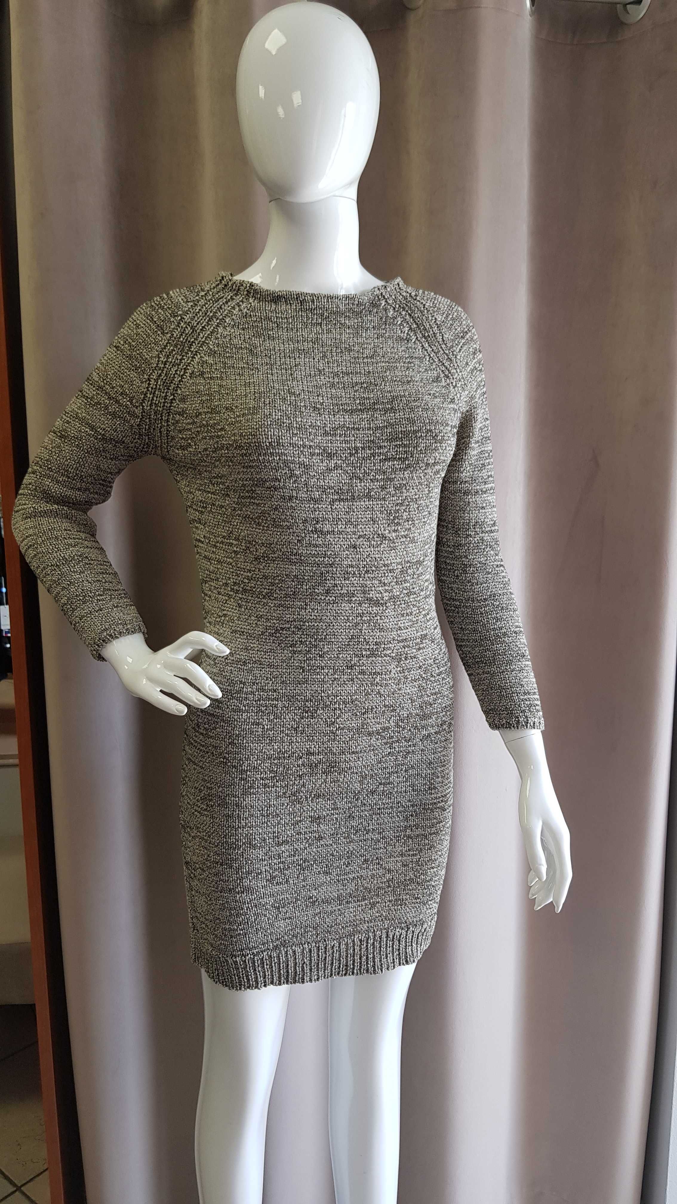 Sukienka sweterkowa podkreślająca figurę