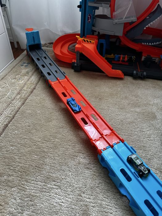Camião/pista Hot Wheels.