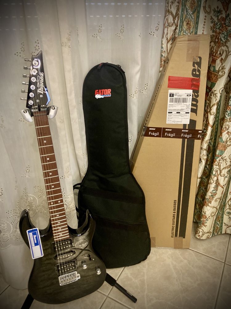 OPORTUNIDADE - guitarra elec BANEZ GIO + SACO GATOR … NOVA c/ fatura .