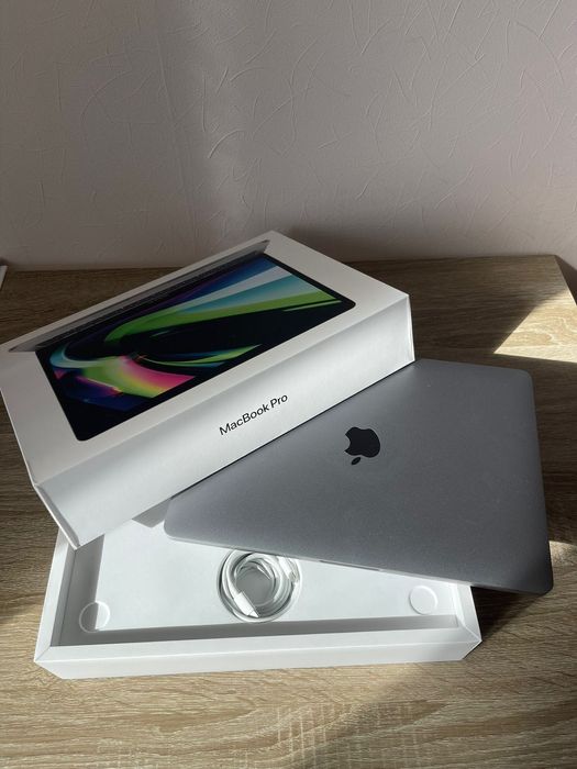 MacBook Pro 13 m2 16gb 256gb