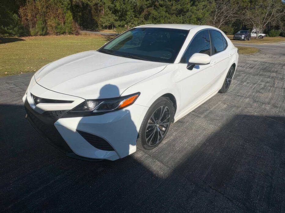 Toyota Camry SE      2018