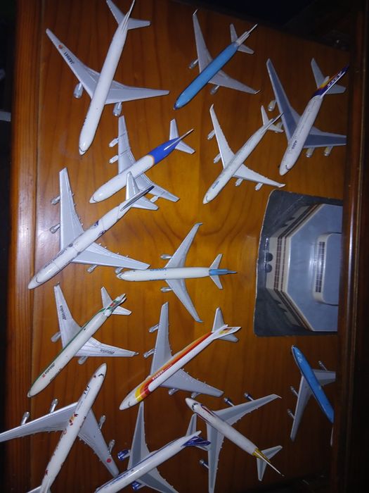 Coleção 13 aviões de Aeroporto por 80 €