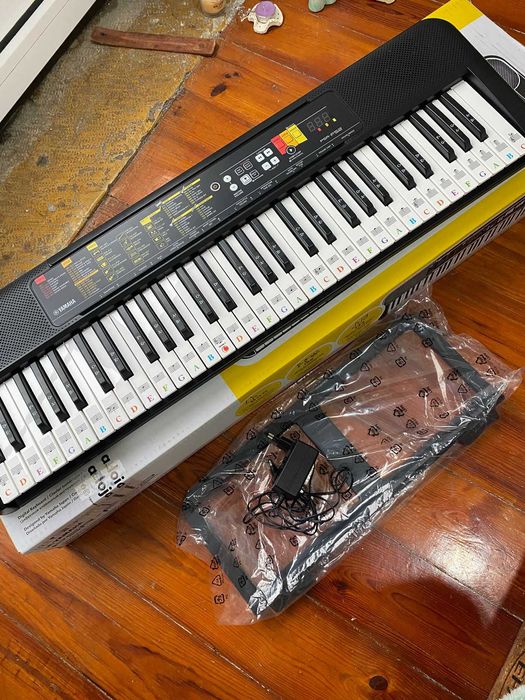 YAMAHA PSR-F52 como novo