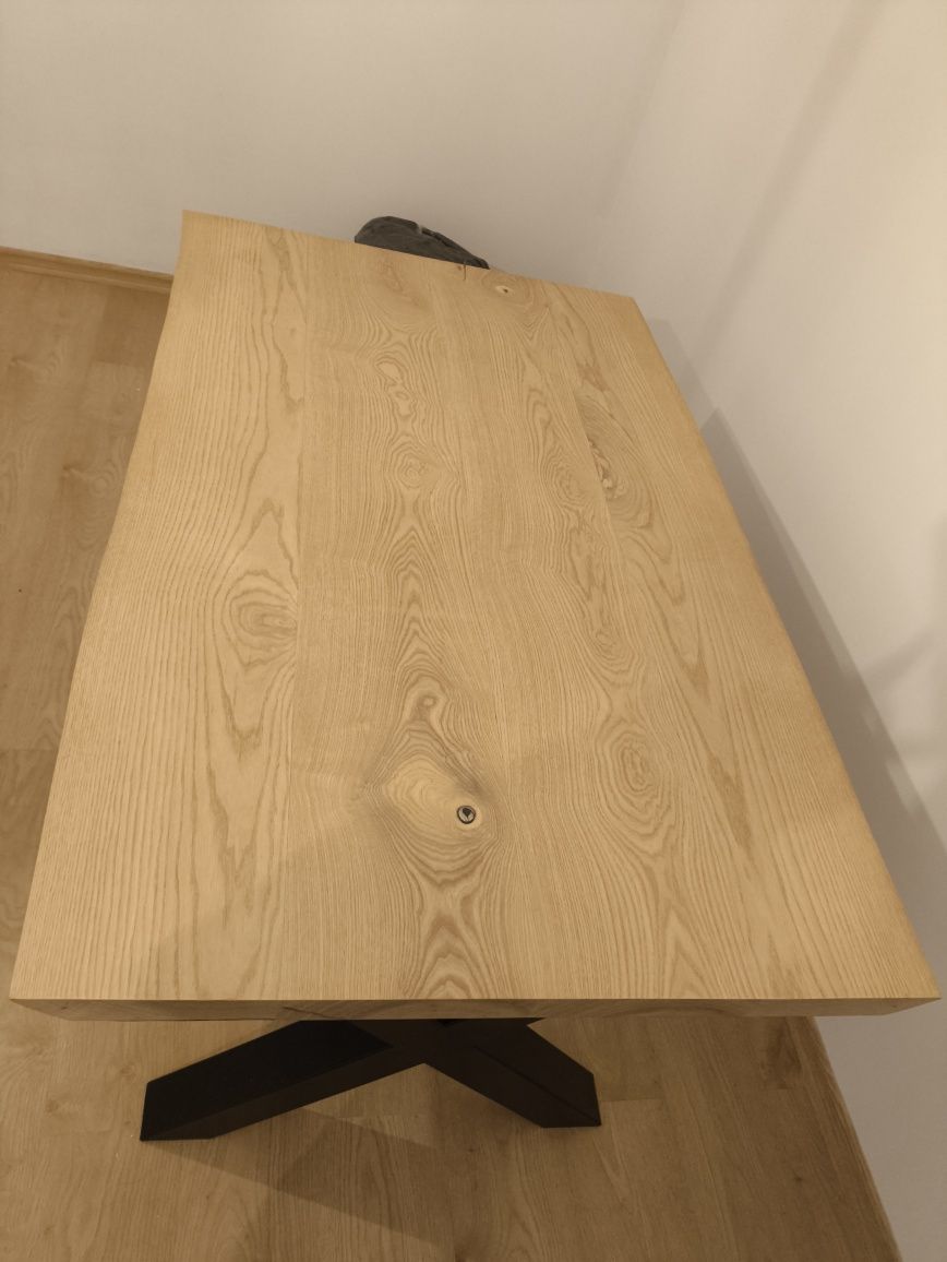Stół w stylu skandynawskim loft