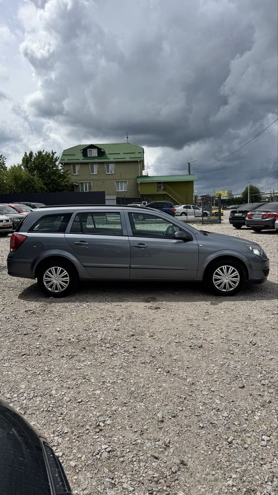 Opel Astra Опель Астра H Cavan 1.6 бенз 5МКПП 196 т.км