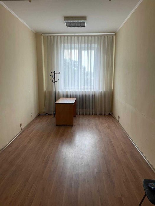 Продається 5-поверховий офісний центр з ремонтом у Вінниці