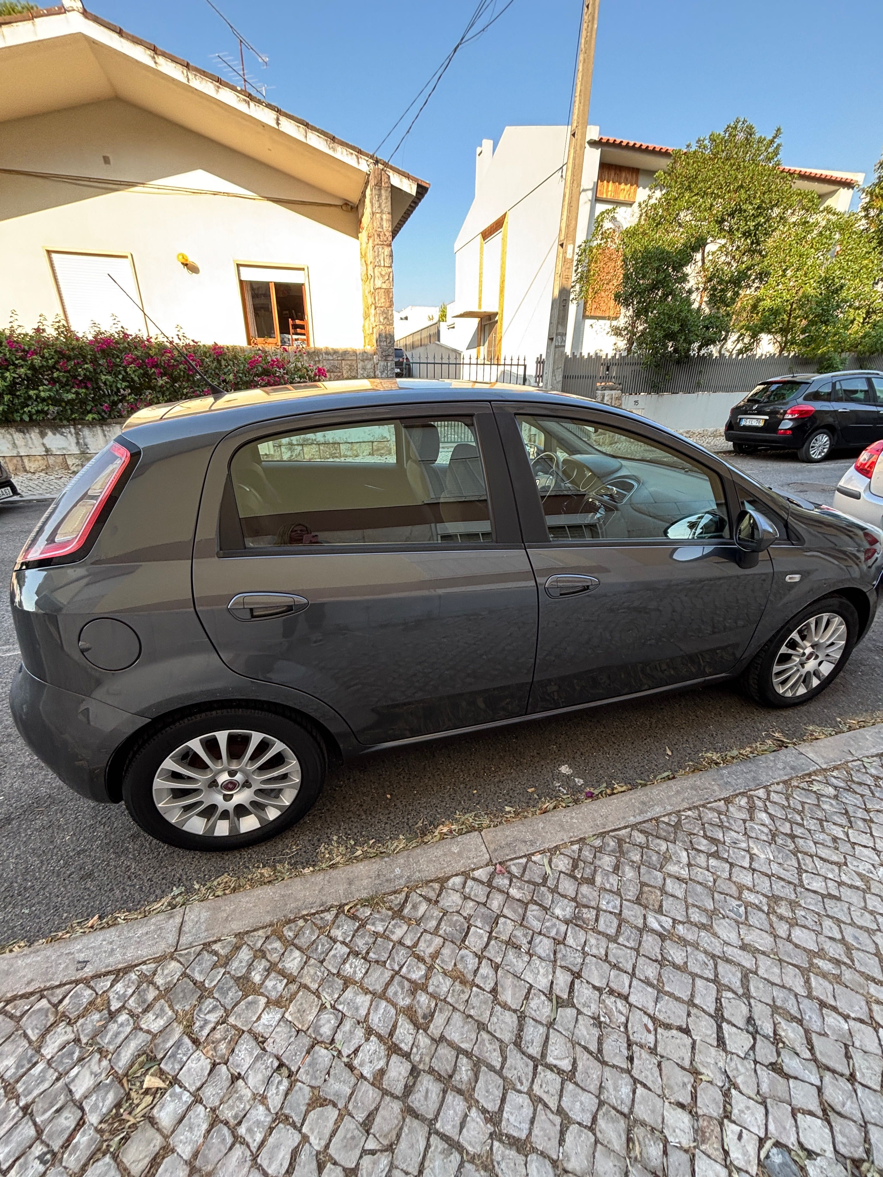 Fiat Punto 2014  em bom estado de conservação