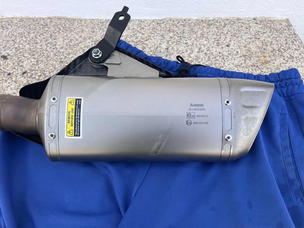 Ponteira Akrapovic Titanium MT-10/R1 gravada a laser para MT-10