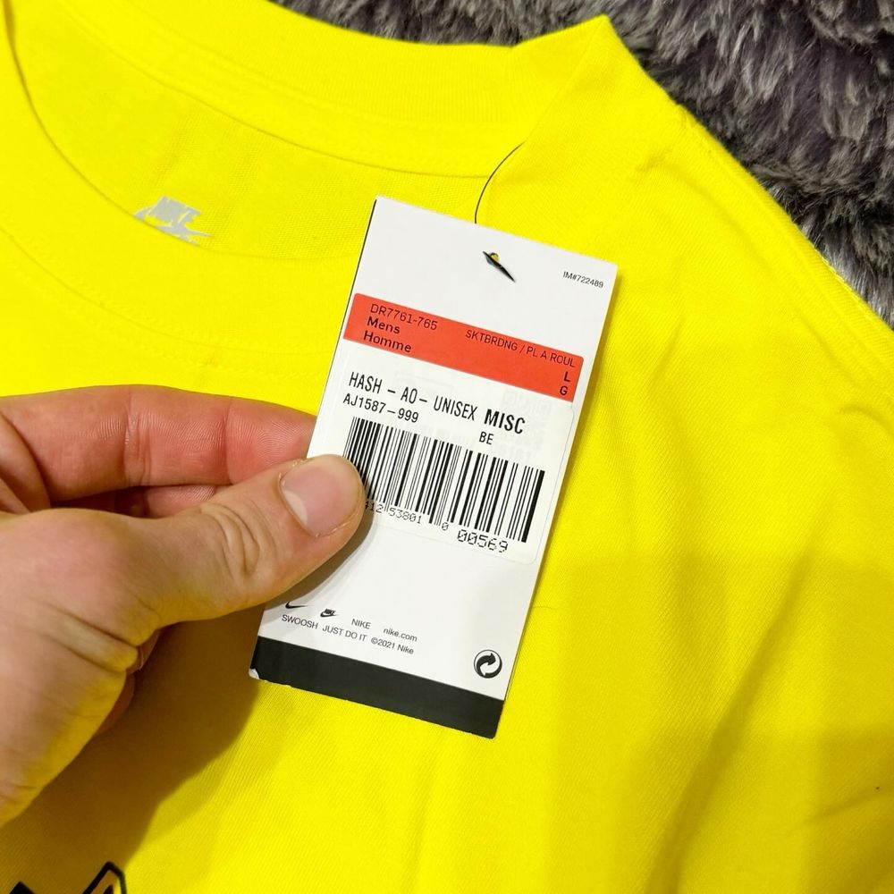 Нова чоловіча жовта футболка Nike з лого ззаді яблуко Л розмір