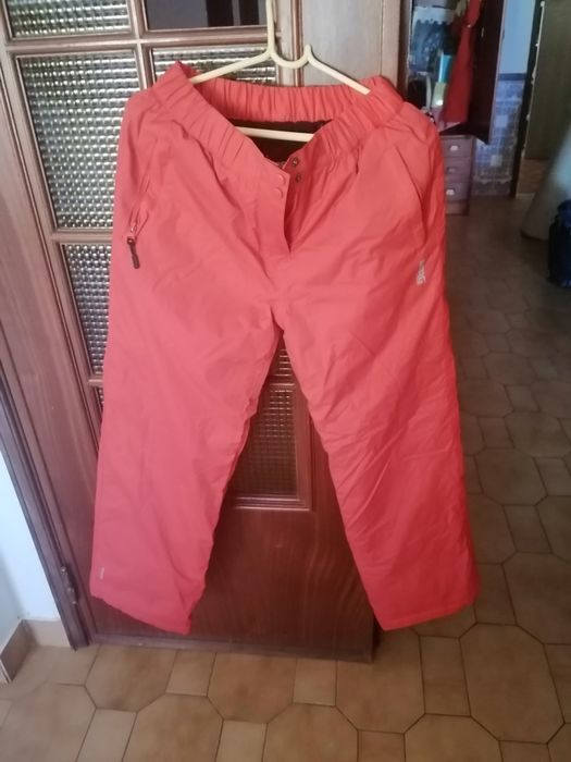 Calças para a neve novas e fato completo