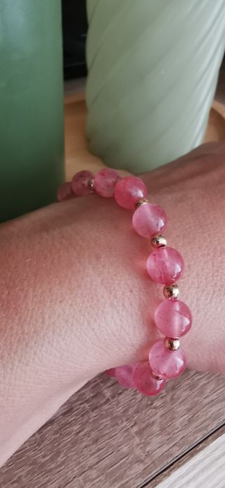 Piękna bransoletka z różowego chalcedonu.