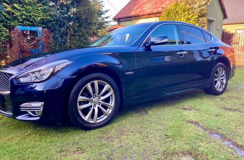 Infiniti Q70 Salon Polska.