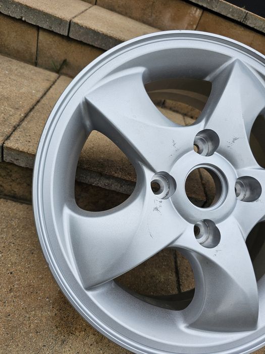 Felga 15cali 4x114.3 6j et45 oryginal Kia Carens  Ładna