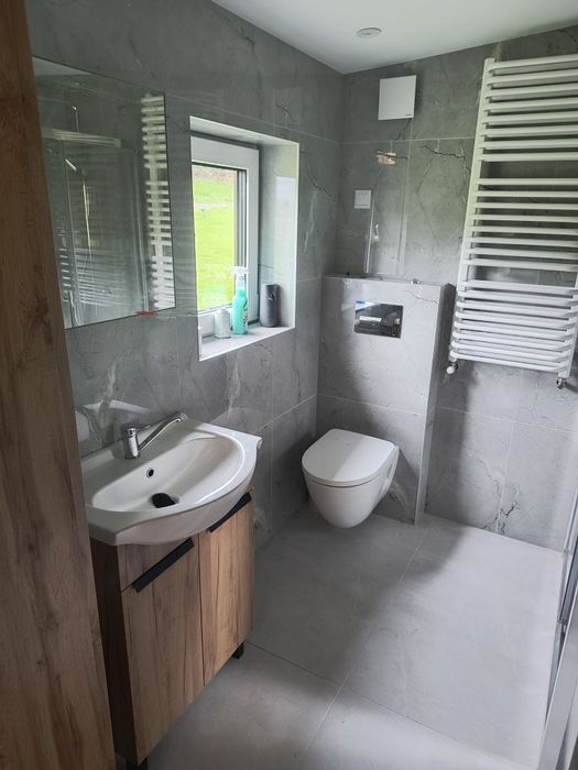 Glazurnik, fliziarz, układanie płytek, remonty łazienek, wykończenia,