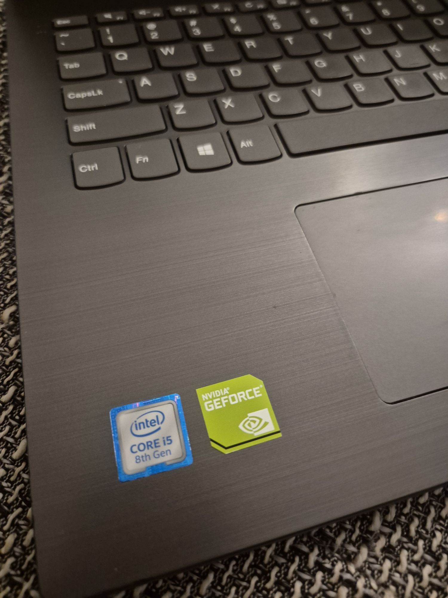 Laptop Lenovo w bardzo dobrym stanie , duża pojemność dysku 1T