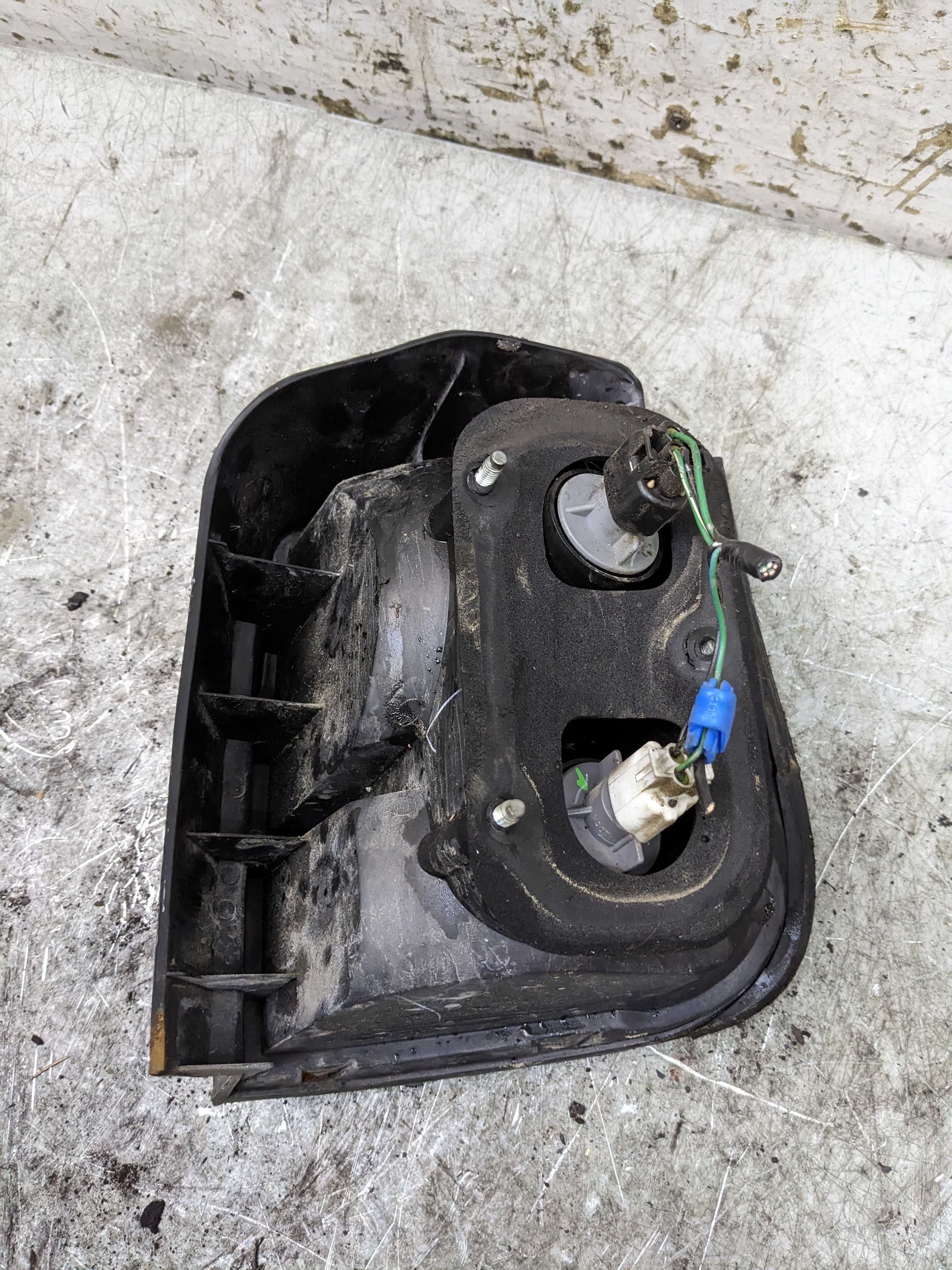 Mitsubishi Space Runner I Lampa Lewa Tylna Lewy Tył LT