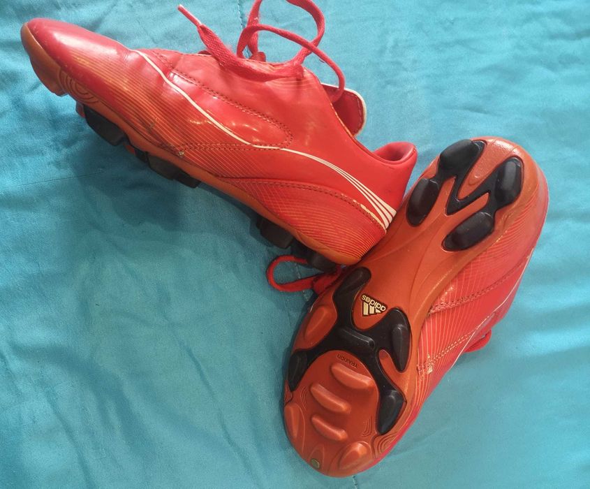 Chuteiras Adidas F10 criança, tam 33
